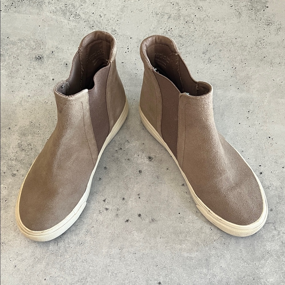 Gap Tan Suede Chelsea Boots Size 7 NWOT